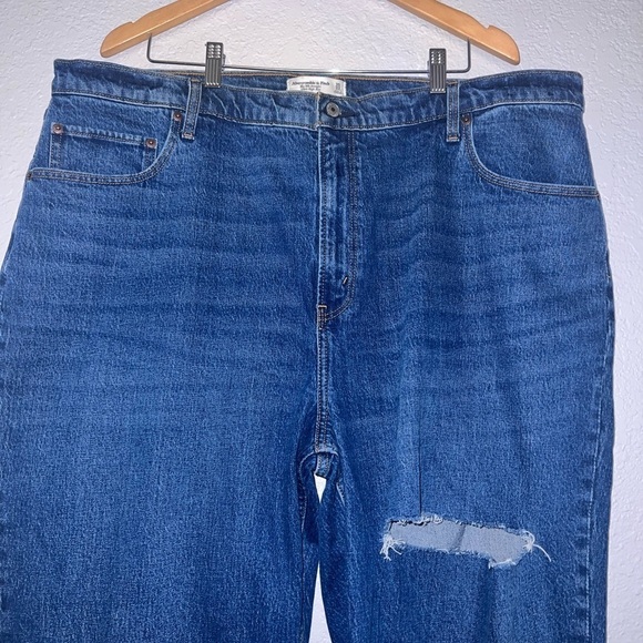 Abercrombie & Fitch Women  The 90s Straight Ultra High Rise Jeans - Picture 2 of 6